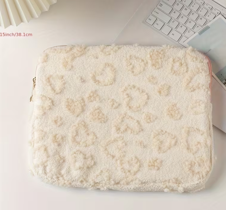 Funda Portátil con Patrón de Corazones de Felpa